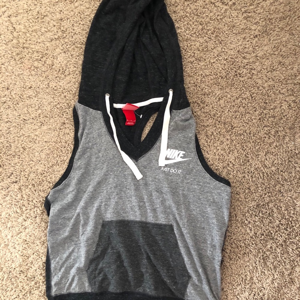 NIKE sleeveless work out top